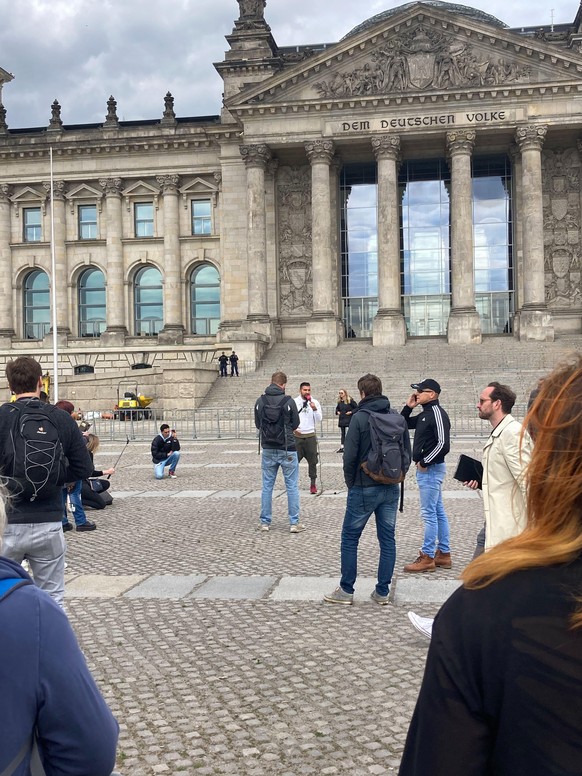 Attila Hildmann vor dem Reichstag. Seine Demonstration wurde schnell aufgelöst.