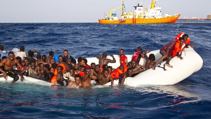 Ein Flüchtlingsboot im Mittelmeer. Dieses Foto ist nicht aktuell.