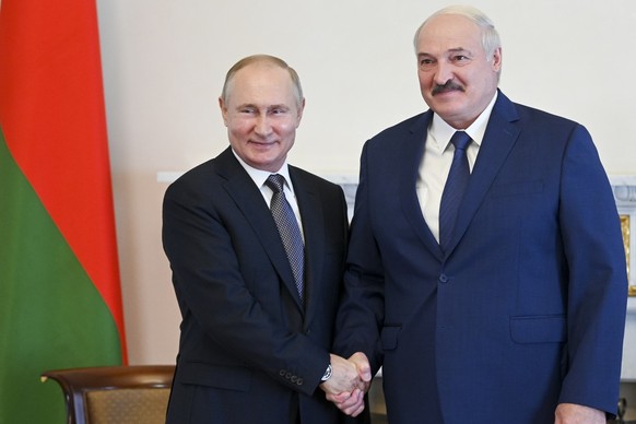 Zwei Freunde: Der russische Präsident Wladimir Putin und der Belarussische Diktator Alexander Lukaschenko.