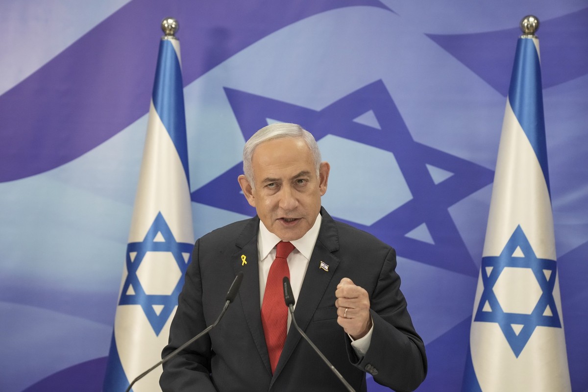 ARCHIV - 09.12.2024, Israel, Jerusalem: Der israelische Ministerpräsident Benjamin Netanjahu spricht während einer Pressekonferenz in Jerusalem. (zu dpa: «Wachsende Sorge vor Konflikt mit dem Iran») F ...