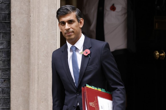 Britain&#039;s Prime Minister Rishi Sunak leaves 10 Downing Street for Prime Minister&#039;s Questions at the House of Commons in London, Wednesday, Nov. 2, 2022. (AP Photo/David Cliff)