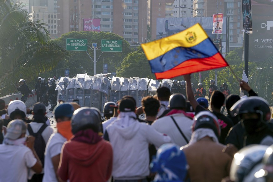 Police block protesters during demonstrations against the official election results declaring President Nicolas Maduro&#039;s reelection, the day after the vote at a highway in Caracas, Venezuela, Mon ...