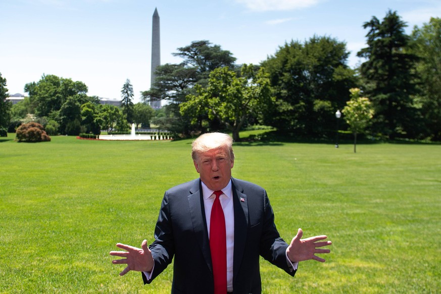 News Bilder des Tages President Donald Trump speaks to the media as he departs the White House for a trip to Japan, in Washington, D.C. on May 24, 2019. PUBLICATIONxINxGERxSUIxAUTxHUNxONLY WAP20190524 ...