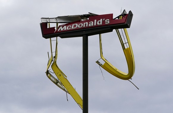A McDonald's sign is seen damaged after Hurricane Laura passed through Iowa, Louisiana, U.S. August 27, 2020. REUTERS/Elijah Nouvelage