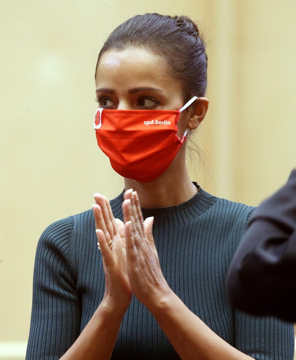 "Ich hatte immer Menschen um mich herum, die an mich geglaubt haben", sagt SPD-Politiker Sawsan Chebli im watson-Interview.
