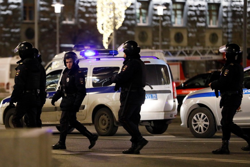 Police officers are seen near the Federal Security Service (FSB) building after a shooting incident, in Moscow, Russia December 19, 2019. REUTERS/Shamil Zhumatov