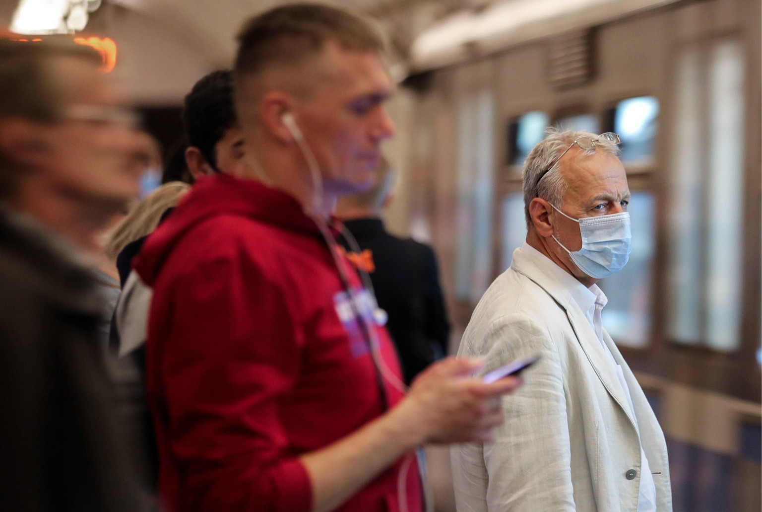 MOSCOW, RUSSIA - AUGUST 3, 2020: Passengers wait for a Moscow Metro train. Sergei Bobylev/TASS PUBLICATIONxINxGERxAUTxONLY TS0E225C