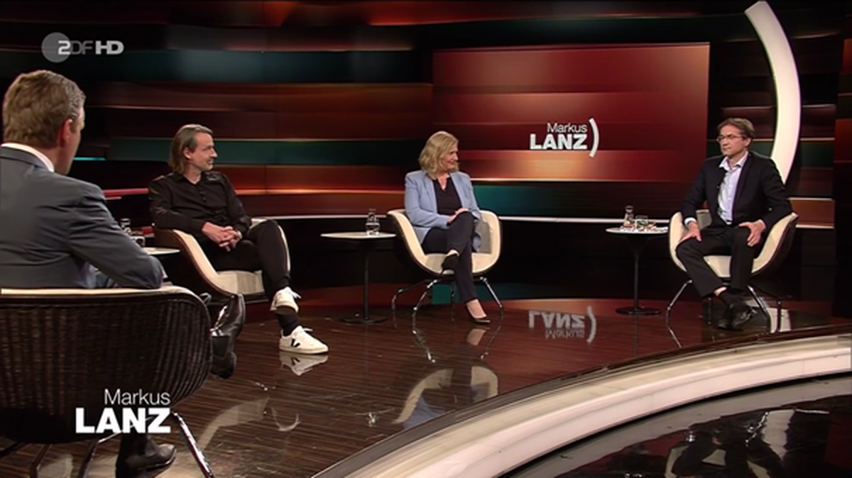 Gerald Knaus (r.) beobachtet die aserbaidschanischen Machenschaften seit zehn Jahren.