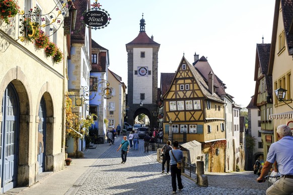 17.10.2018, Rothenburg ob der Tauber, Mittelfranken, Bayern, die Gasse Ploenlein und der Siebersturm in Rothenburg ob der Tauber *** 17 10 2018 Rothenburg ob der Tauber Mittelfranken Bavaria the alley ...