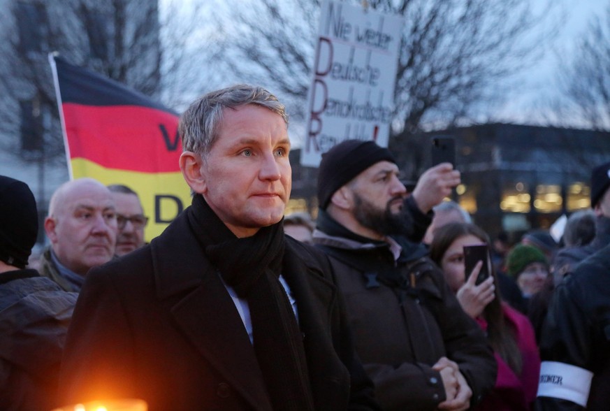 Erfurt - Demo Ein Licht für die Demokratie 03.03.2020, Erfurt, Thüringer Landtag, Demonstration / Kundgebung Ein Licht für die Demokratie einen Tag vor der erneuten Wahl zum Ministerpäsidenten ruft di ...