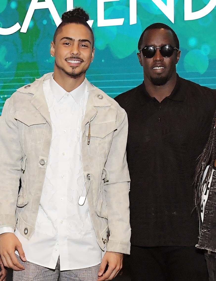 LOS ANGELES, CALIFORNIA - OCTOBER 30: (L-R) Kim Porter, Christian Casey Combs, Quincy Brown, Sean &quot;Diddy&quot; Combs,
D&#039;Lila Star Combs and Jessie James Combs attend &quot;The Holiday Calend ...