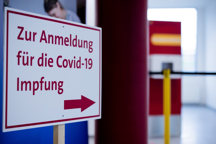 18.01.2021, Nordrhein-Westfalen, Essen: Ein Schild mit der Aufschrift &quot;Zur Anmeldung f