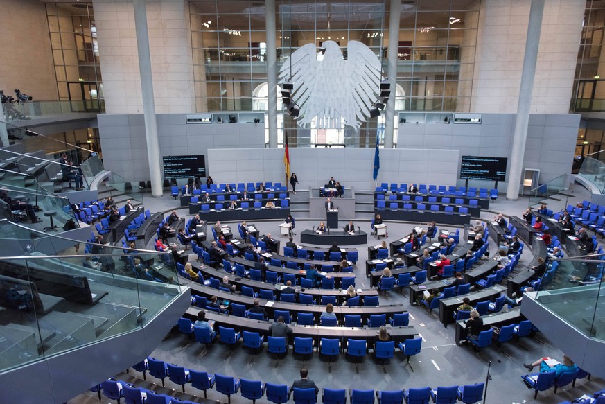 Berlin, Plenarsitzung im Bundestag Deutschland, Berlin - 07.05.2020: Im Bild ist der Plenarsaal vor der Befragung der Bundesregierung im deutschen Bundestag zu sehen. Berlin Bundestag Berlin Deutschla ...