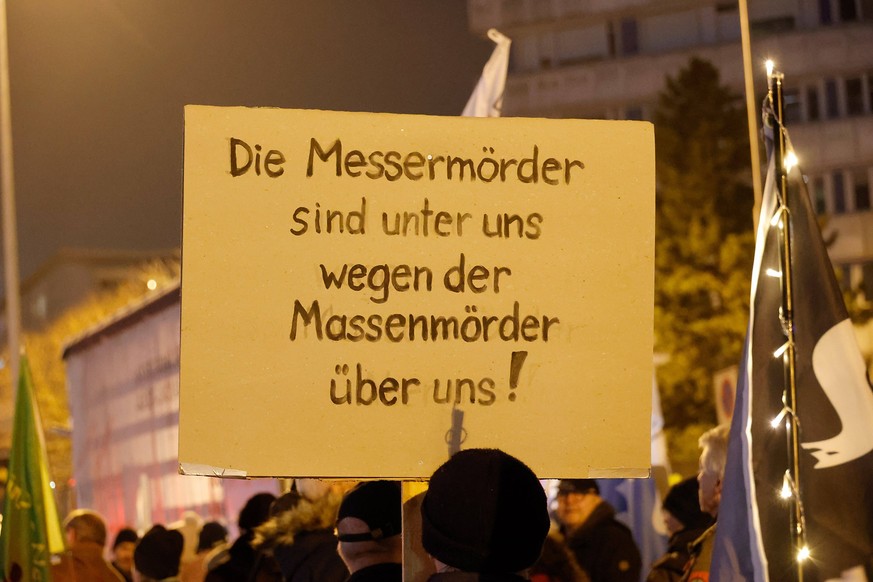 Montags- Demo 13.02..2023, Chemnitz, Politik, Demonstration, Chemnitz steht auf , Freie Sachsen, Pro Chemnitz, AfD Am Montag trafen sich wieder viele Menschen, um gegen die Bundespolitik zu demonstrie ...