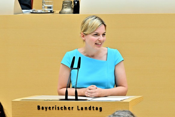 Katharina Schulze , Fraktionsvorsitzende B�ndnis 90 / Die Gr�nen. 152.Sitzung des Bayerischen Landtags. Katharina Schulze, Fraktionsvorsitzende der Gr�nen, am Rednerpult. M�nchen Bayern Deutschland ** ...