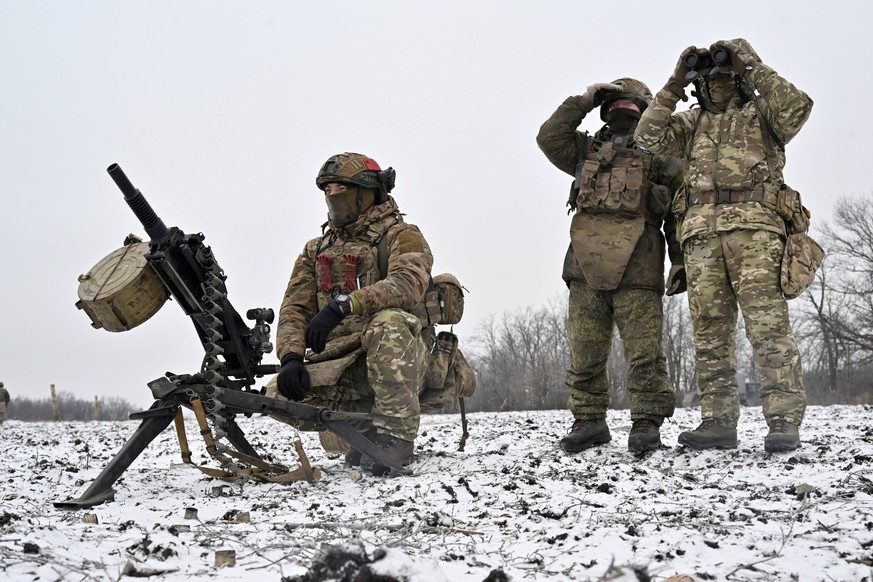 Russia Ukraine Military Operation Volunteer Unit 8610435 22.01.2024 Russian servicemen of the VEGA volunteer special forces detachment fire an AGS automatic grenade launcher mounted on tripod during a ...