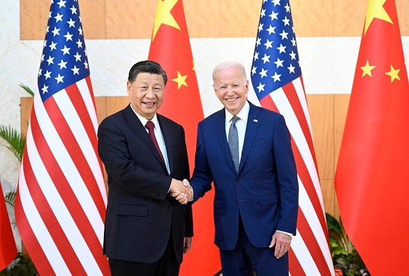 News Bilder des Tages US President Joe Biden R and China s President Xi Jinping L shake hands as they meet on the sidelines of the G20 Summit in Nusa Dua on the Indonesian resort island of Bali on Mon ...