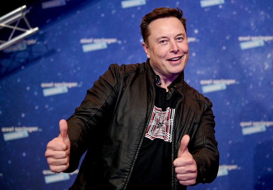 ARCHIV - 01.12.2020, Berlin: Elon Musk, Chef der Weltraumfirma SpaceX und Tesla-CEO, kommt zur Preisverleihung des Axel Springer Award. (zu dpa