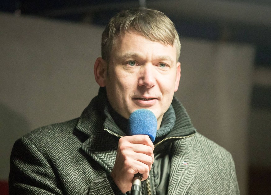 Poggenburg FUER SZ FREI, PAUSCHALE GEZAHLT! Der Landesvorsitzenden der AfD Sachsen-Anhalt, Andre Poggenburg als Gastredner bei PEGIDA in Dresden. *** Poggenburg FOR SZ FREE PACKAGE PAID The state chai ...