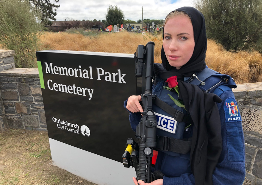 Diese Polizistin in Christchurch sendete eine sanfte Botschaft.