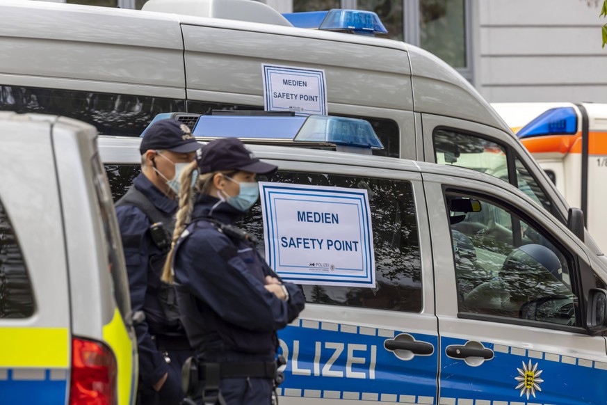 Nach Angriffen auf Medienschaffende bei früheren Querdenker-Demonstrationen reagierte die Polizei Stuttgart im Frühling vor einem Jahr und richtete sogenannte "Medien Safety Points" ein.
