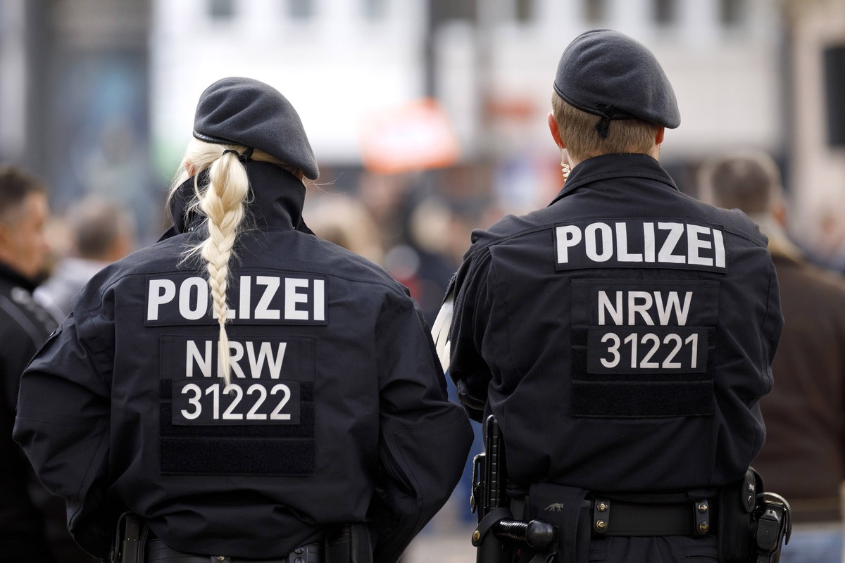 Tobias Singelnstein spricht sich für eine Kennzeichnungspflicht für Polizisten aus. Polizeigewerkschaften lehnen das jedoch immer wieder vehement ab.