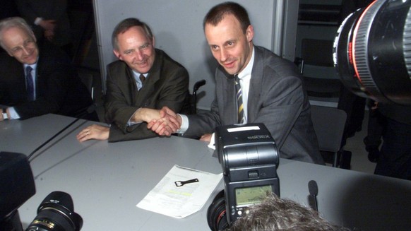 Friedrich Merz, neuer CDU/CSU Fraktionsvorsitzender, mit seinem Vorgaenger im Amt Wolfgang Schaeuble (li) Berlin, den 29.02.2000, Berlin Deutschland PUBLICATIONxINxGERxSUIxAUTxONLY Copyright: xUtaxRad ...