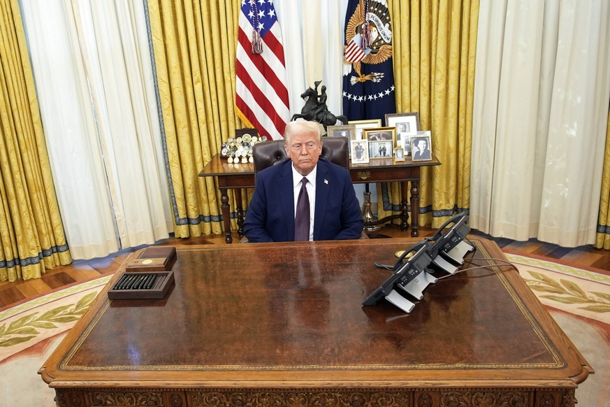 United States President Donald Trump sits in the Oval Office of the White House in Washington, DC after signing executive orders on January 23, 2025. Copyright: xCNPx/xMediaPunchx