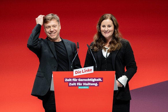 Augsburger Parteitag 2023 Die Linke Die beiden Parteivorsitzenden Martin Schirdewan und Janine Wissler kündigen eine Erneuerungskampagne zur Neuaufstellung der Partei anAugsburger Parteitag 2023 Die L ...