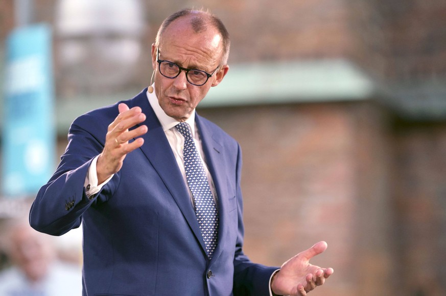 Friedrich Merz bei einer Landtagswahlkampfveranstaltung der CDU auf dem Marktplatz an der Marktkirche. Hannover, 07.10.2022 *** Friedrich Merz at a state election campaign event of the CDU on the mark ...