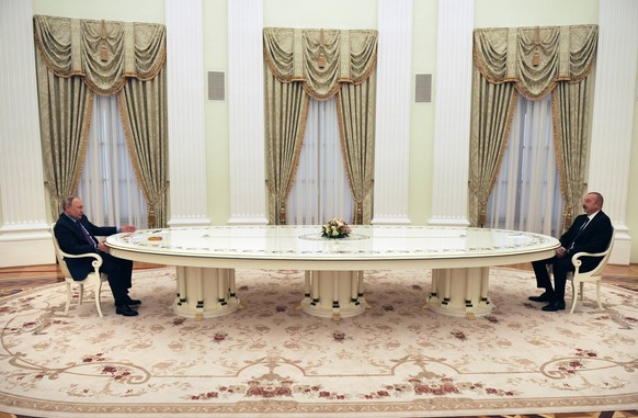 Russia Azerbaijan 8123247 22.02.2022 Russian President Vladimir Putin speaks with Azerbaijani President Ilham Aliyev during their meeting at the Kremlin in Moscow, Russia. Mikhail Klimentyev / Sputnik ...