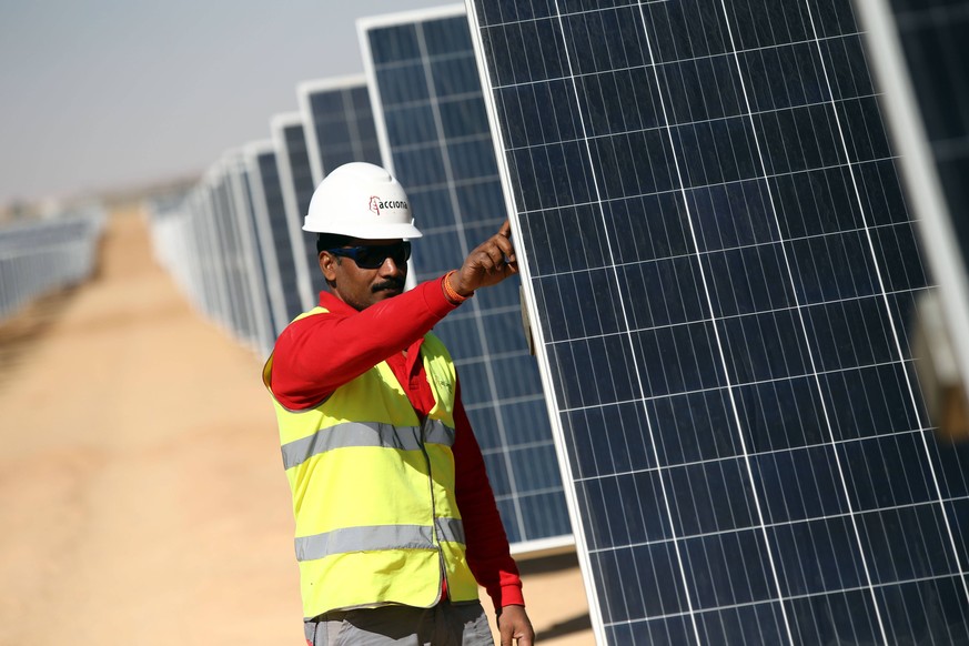 (190322) -- ASWAN, March 22, 2019 -- A man works in a TBEA solar power station in Egypt s southern province of Aswan, March 18, 2019. China s renewable energy company TBEA Sunoasis has finished the co ...