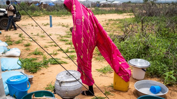 CHAD OUADDAI FARCHANA REFUGEES CAMP Community cooking activity as part of mental health support operations of the NGO Handicap International, at the Farchana camp in the Wadai region of Chad on 30 Aug ...