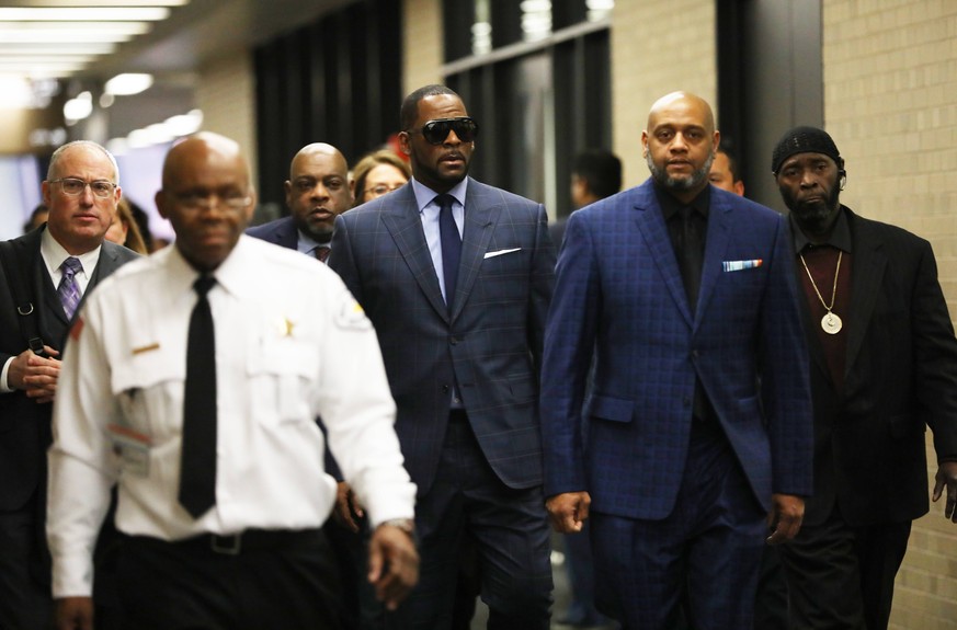 March 6, 2019 - Chicago, IL, USA - R. Kelly arrives for his hearing at Daley Center on March 6, 2019 in Chicago. Chicago USA PUBLICATIONxINxGERxSUIxAUTxONLY - ZUMAm67_ 20190306_zaf_m67_013 Copyright:  ...