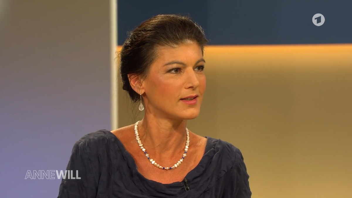 Sahra Wagenknecht stutzt Tino Chrupalla zurecht.