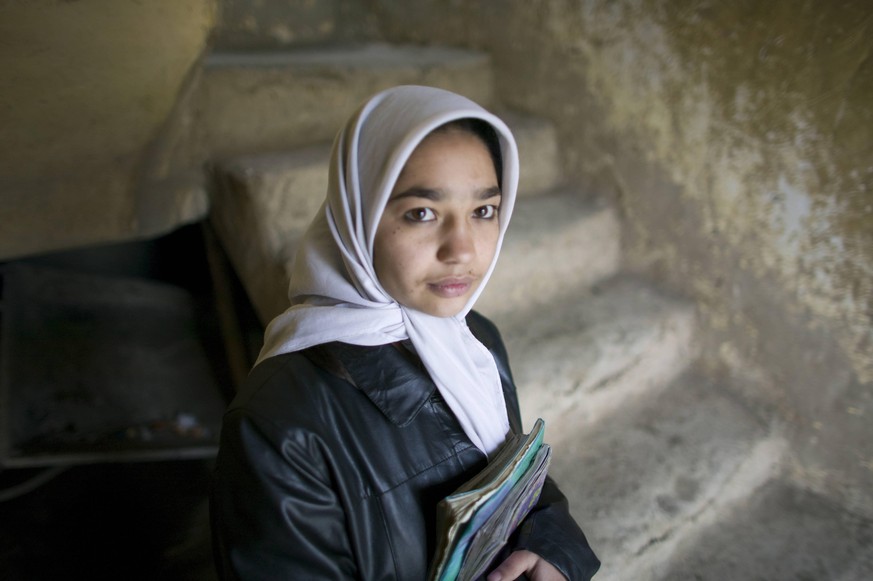 Young girl in Out of School girls project, Kabul, Afghanistan. (NGO Restrictions May Apply) PUBLICATIONxINxGERxSUIxAUTxONLY Copyright: xPhilxBorgesxPhotographyx/xDanitaxDelimont AS01 PBO0082

Young Gi ...