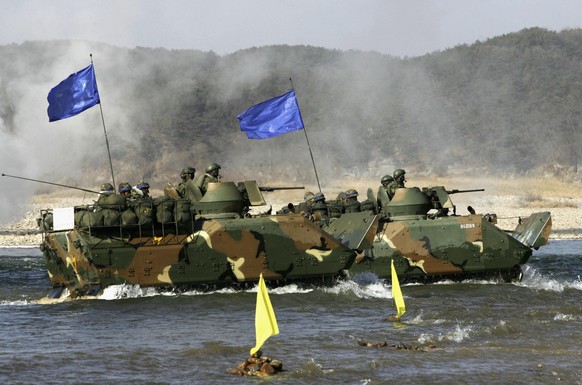 YEOJU, SOUTH KOREA - FEBRUARY 2: South Korean soldiers participate in a river crossing operation in preparation for a possible North Korean attack on February 2, 2007 in Yeoju, South Korea. The Korean ...
