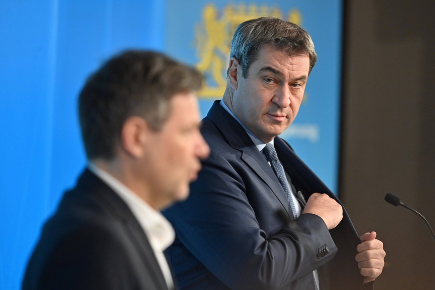 v.re:Markus SOEDER Ministerpraesident Bayern und CSU Vorsitzender,Robert HABECK, Pressekonferenz Markus SOEDER Ministerpraesident Bayern und CSU Vorsitzender und Dr. Robert Habeck Bundesminister fuer  ...