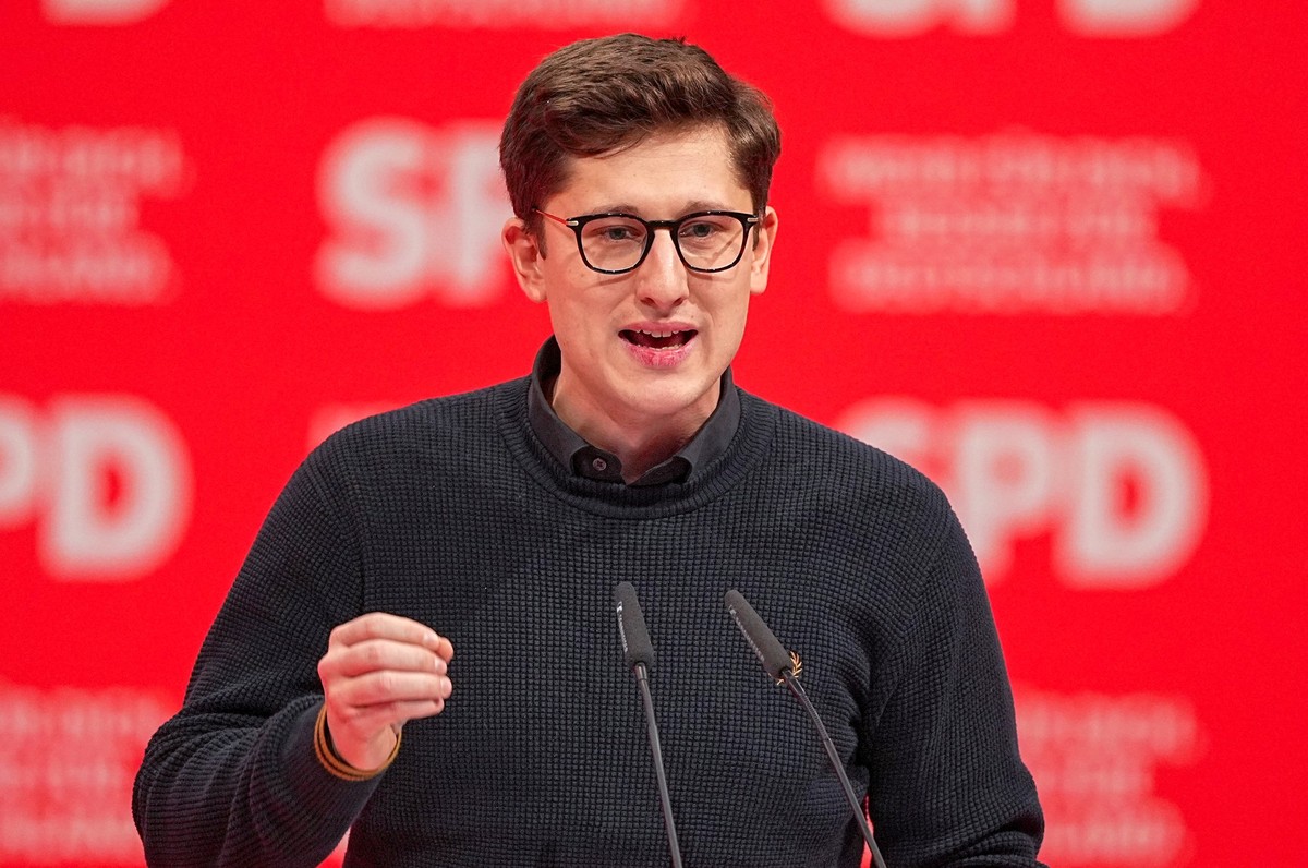 ARCHIV - 11.01.2025, Berlin: Philipp Türmer (SPD), Juso Bundesvorsitzender, spricht beim außerordentlichen SPD-Bundesparteitag. (zu dpa: «Juso-Führung sagt Nein zu Koalitionsvertrag») Foto: Michael Ka ...
