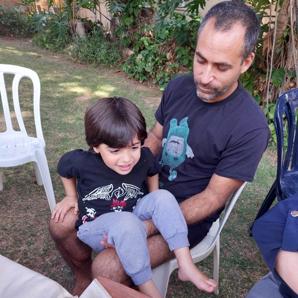 Avihai vermisst seine Kinder. Hamas-Terroristen haben alle drei nach Gaza verschleppt.