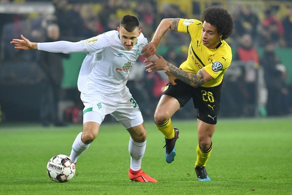 xuhx Dortmund, Signal Iduna Park, 05.02.19, DFB-Pokal: Borussia Dortmund - SV Werder Bremen Bild: v. li. im Zweikampf Maximilian Eggestein (Bremen) und Axel Witsel (Dortmund) DFL regulations prohibit  ...