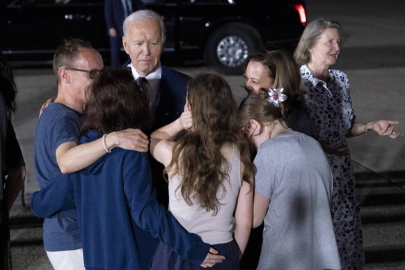 Alsu Kurmasheva, and her daughters Miriam Butorin, Bibi Butorin and husband Pavel Butorin, speak with United States President Joe Biden and Vice President Kamla Harris following her release as part of ...