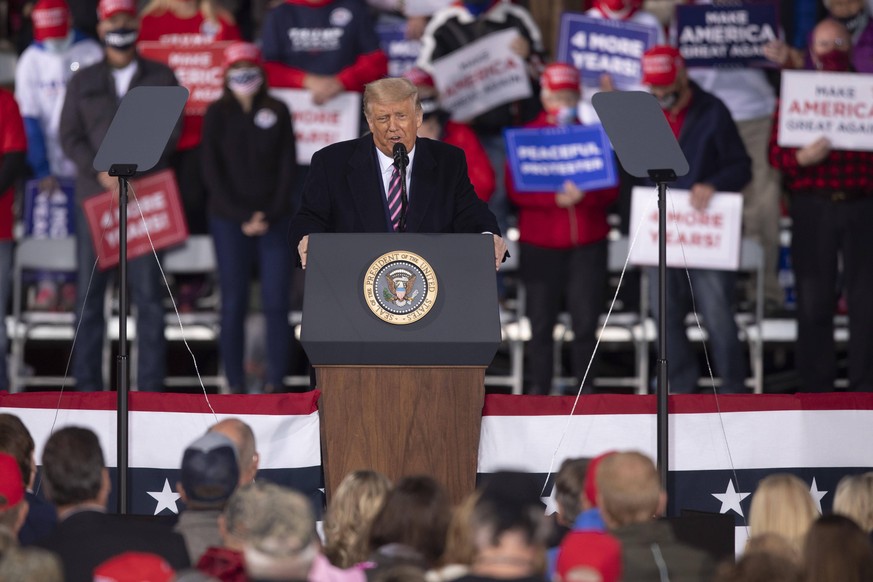 September 18, 2020: President Donald Trump speaks at the podium at the Bemidji Regional Airport in Bemidji, MN for his Great American Comeback rally on Sep 18, 2020. - ZUMAj150 20200918_znp_j150_044 C ...