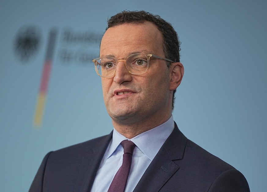 22.09.2021, Berlin: Jens Spahn (CDU), Bundesminister für Gesundheit, spricht bei einem Pressestatement nach den Beratung über ein einheitliches Vorgehen bei Verdienstausfall-Entschädigungen wegen Quar ...