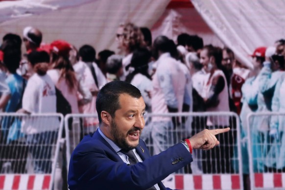 Matteo Salvini e sullo schermo dei migranti Matteo Salvini and on the screen migrants Roma 20/06/2018. Il Ministro dell Interno ospite della trasmissione tv Porta a Porta. Rome 20th of June. Italian M ...