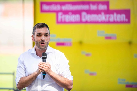"Der FDP-Mann, der bei den Grünen ankommt" hat der "Tagesspiegel" mal einen Artikel über Konstantin Kuhle überschrieben.