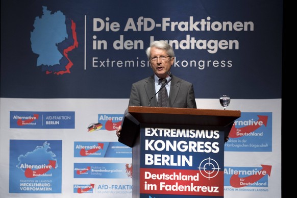 Dietrich Murswiek spricht auf dem&nbsp;Extremismuskongress der AfD in Berlin.