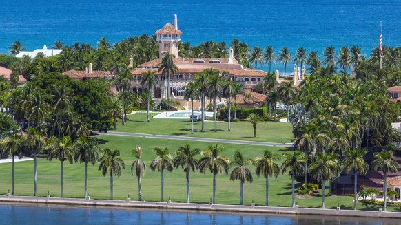 31.08.2022, USA, Palm Beach: Blick �ber die Anlage des Mar-a-Lago-Clubs des ehemaligen US-Pr�sidenten Trump in Palm Beach, Florida. Anfang August hatte das FBI Trumps Villa Mar-a-Lago durchsucht. Das  ...