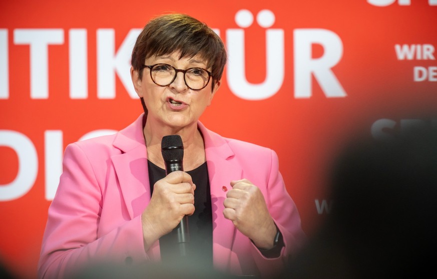 30.11.2024, Berlin: Saskia Esken, SPD-Bundesvorsitzende, spricht bei der sogenannten &quot;Wahlsiegkonferenz&quot; der SPD. Mit der Konferenz startet die SPD in den Wahlkampf zu den vorgezogenen Bunde ...