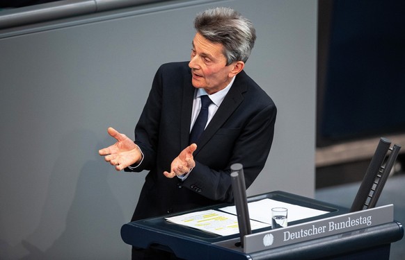 28.11.2023, Berlin: Rolf Mützenich, Vorsitzender der SPD-Bundestagsfraktion, spricht während der Debatte nach einer Regierungserklärung zur Haushaltslage im Bundestag. Foto: Melissa Erichsen/dpa +++ d ...